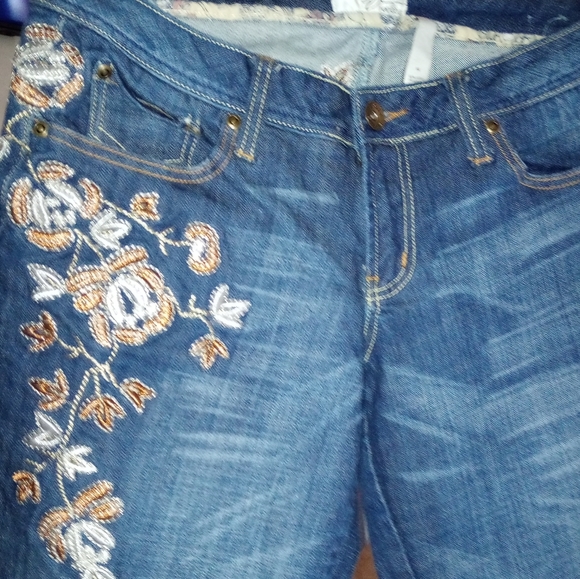 NWOT SEXY BLUE JEANS Gorgeous Embroidered Flower Accents VENEZIA 14 99% Cotton - Picture 4 of 16